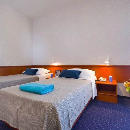 Hotel Laguna 2*